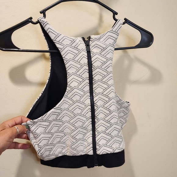 EXPRESS Women's Black Of White Sleevesless Back Zip Tank Top Size S - Picture 7 of 8